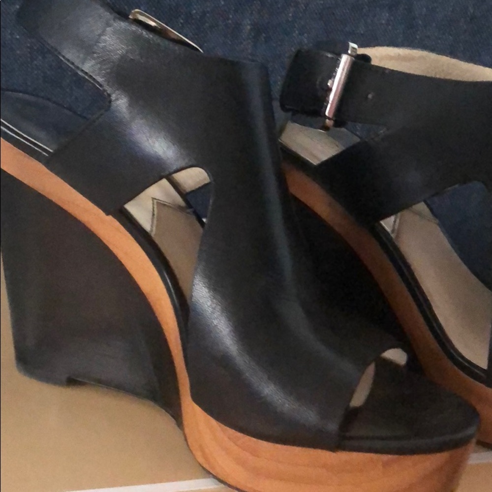 Micheal Kors Josephine wedge black. - Picture 4 of 5